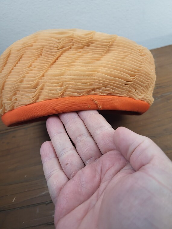 Vintage 1950s Pill Box hat in Orange made by Unit… - image 9