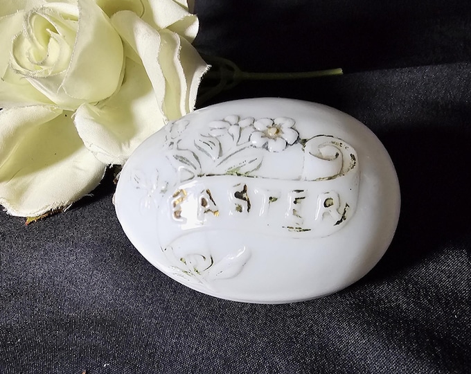 Victorian Novelty Milk Glass Easter Egg by Gillinder & Sons
