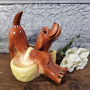 Mueble auxiliar vintage de los años 50 para perros salchicha (Downward Dog Rover)