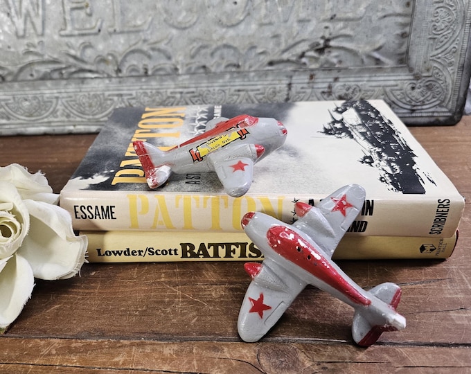 WWII-era Airplane Stunt Salt and Pepper Shakers | Souvenir of Lincoln, NE | As found