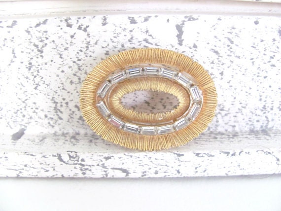 Vintage Circle Brooch, 1960's Gold, Rhinestone Ci… - image 2