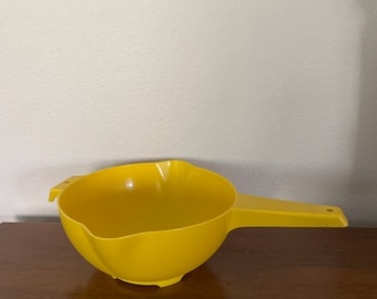 Vintage Tupperware Colander, 1970's Large Yellow Tupperware Strainer, Colander with handle, 1970's, Mid Century Kitchen Decor