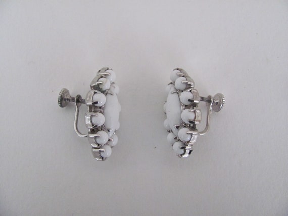 Vintage White Earrings, 1960's Milk Glass Earring… - image 3
