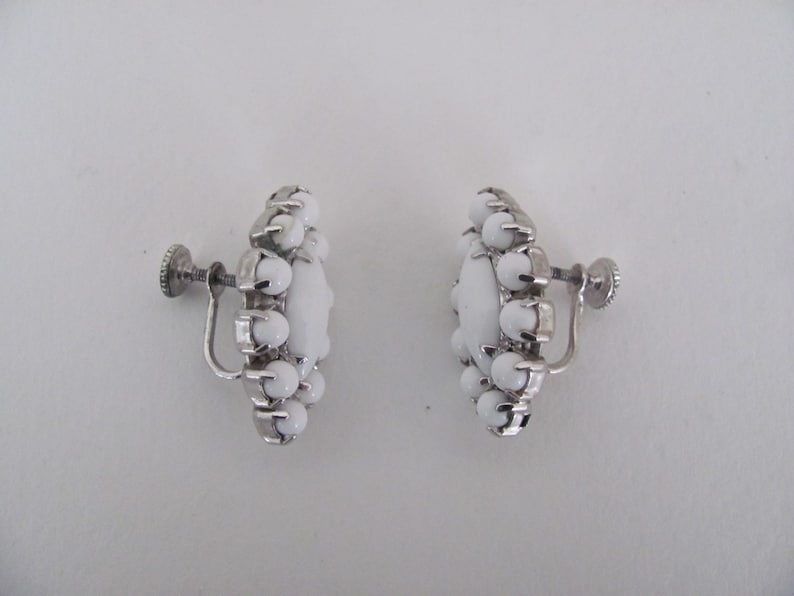 1960/'s Earrings Screw Back Earrings 1960/'s Milk Glass Earrings Vintage White Earrings White Beaded Earrings