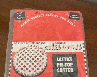 Vintage 1960's Criss Cross Lattice Pie Top Cutter, Plastic Pie Crust Dough Cutter, Original Package, 1960's Mid Century Kitchen Decor