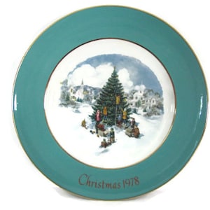 Vintage Christmas Plate, 1978 Avon Christmas Plate, Trimming The Tree, Collector&#39;s Plate, Enoch Wedgwood, Christmas Decor