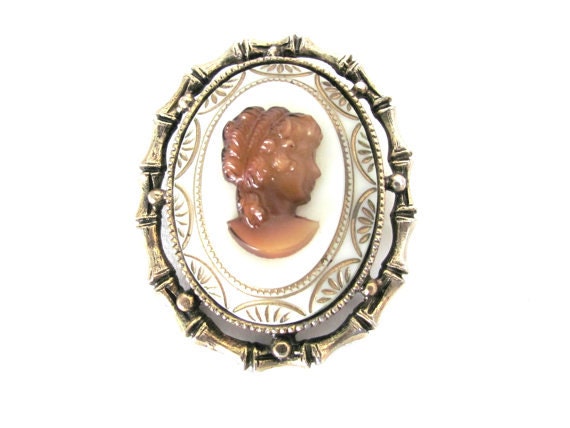 Broche Vintage Années 60 - Argent & Or Plaqué Avec Camée En Nacre - Dame Classique