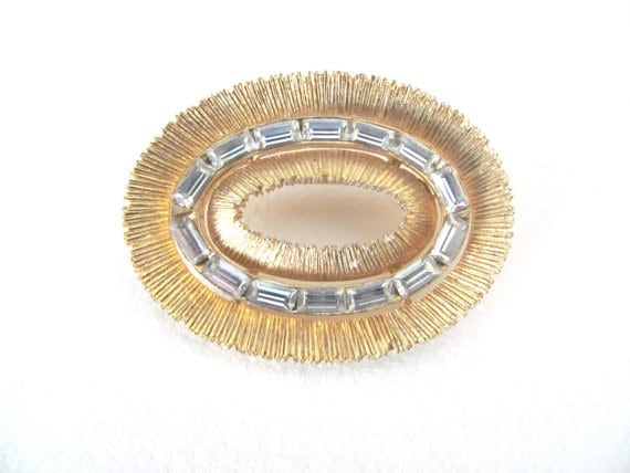 Vintage Circle Brooch, 1960's Gold, Rhinestone Ci… - image 1