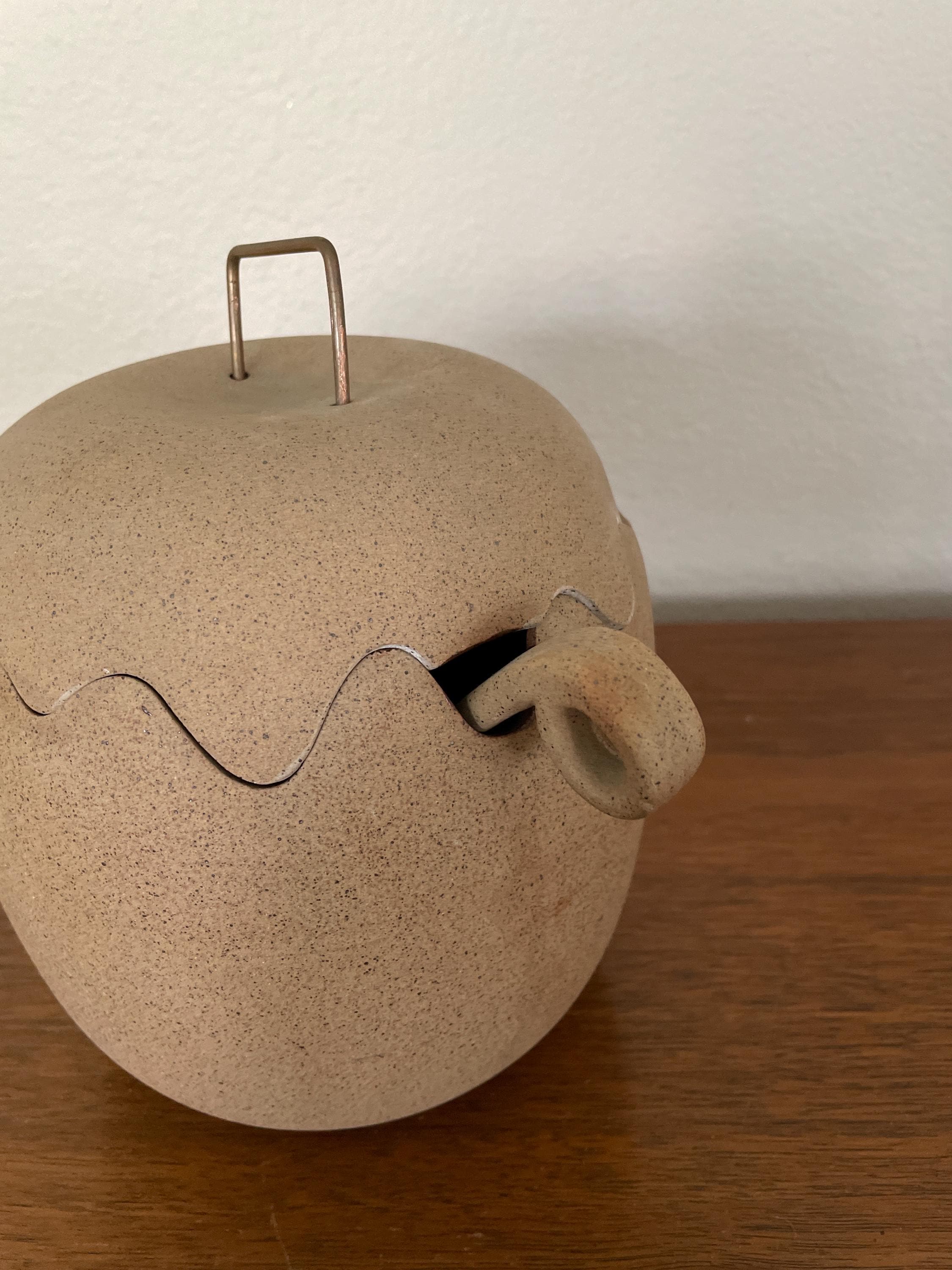 ベルギー トゥルネー窯のティー・ボウル Vintage Lidded Pottery Bowl, 1970's Rare Taylor & NG Cracked Egg