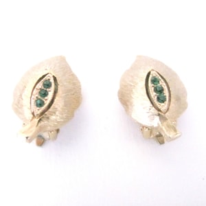 Vintage Leaf Earrings, 1970's Gold Leaf Earrings, Clip On Earrings, Green Rhinestones, Fall Earrings, 1970's Earrings