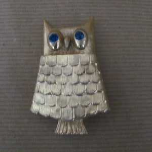 Vintage Owl Brooch, 1970&#39;s Avon Perfume Owl Brooch, Blue Eyed Owl Perfume Locket Brooch, Pin, 1970&#39;s Brooch, Owl Jewelry