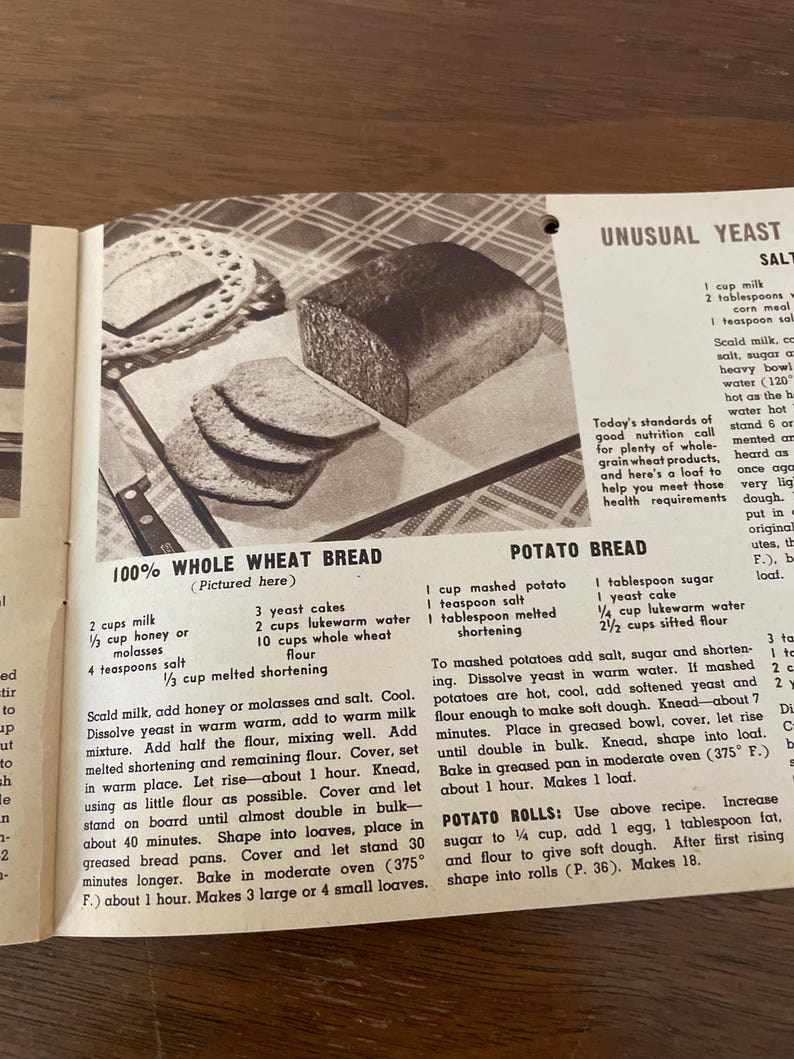 Vintage Bread Recipe Booklet, 1940's Dell Hundreds of Home Baked Breads, 1940's, Bread Recipes ...