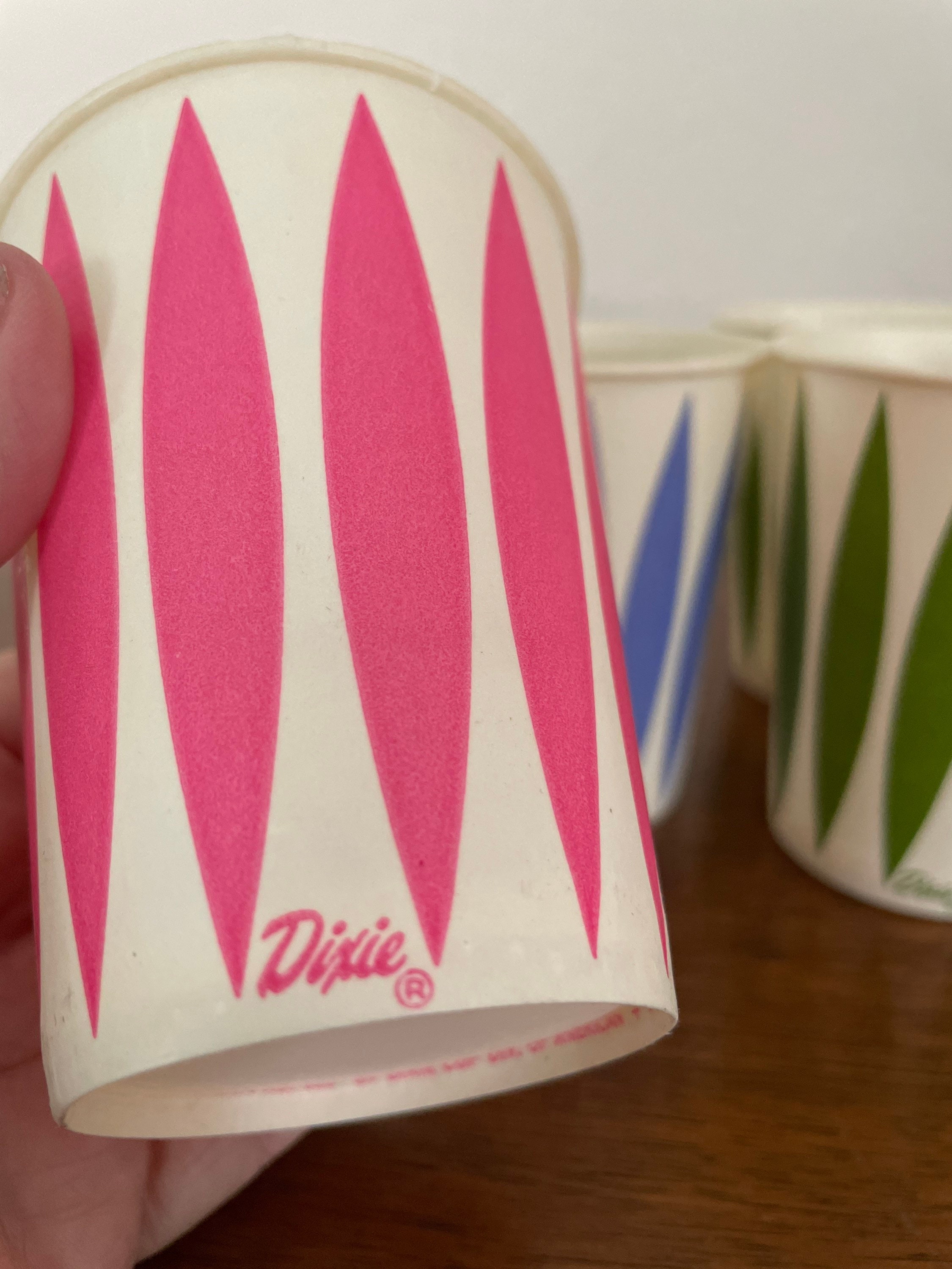1960s Waxed Drink Cup Box Old Dixie Cups Original Dated 1967 22 Oz Fling  Design 