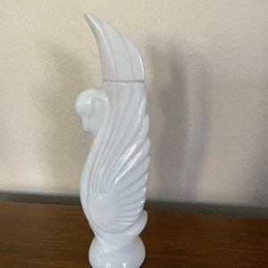Vintage Avon Swan Bottle, 1970s Avon Swan Lake, Avon Milk Glass Swan Cologne Bottle, Collectible Perfume Bottle, Elusive Scent