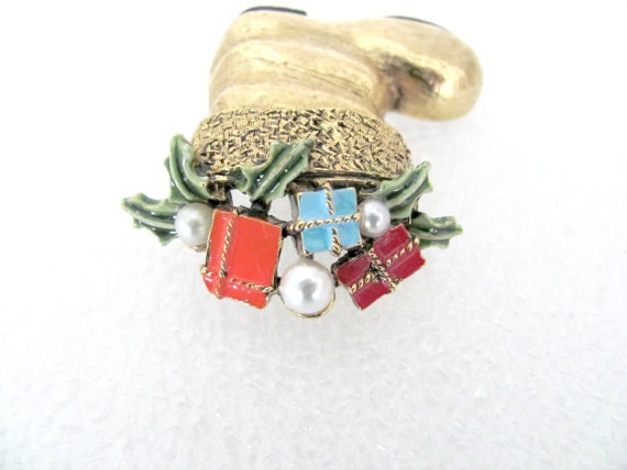 Vintage Christmas Brooch, 1960's ART Santa's Boot… - image 3