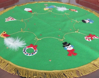 Vintage Christmas Tree Skirt, 1960's Bucilla Felt Tree Skirt, Felt, Sequin, Applique Tree Skirt, Vintage Handmade, Christmas Decor