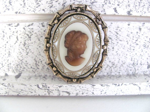 Vintage Cameo Brooch, 1960's Gold Cameo Brooch, P… - image 2