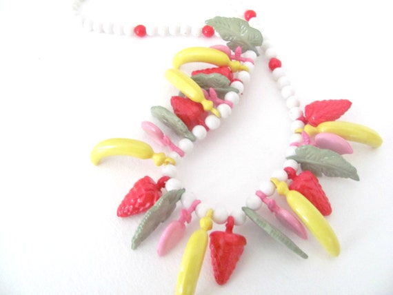 Vintage Fruit Necklace, 1970's Plastic Fruit Sala… - image 2