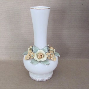 Vintage White Porcelain Vase, 1950&#39;s Heirlooms of Tomorrow Raised Flower Bud Vase, Cottage Chic, Cottage Decor, 1950&#39;s Decor