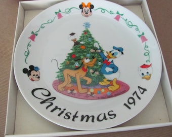 Vintage Disney Christmas Plate, 1970's Schmid Brothers Walt Disney 1974 Christmas Plate, Mickey, Minnie, 1970's Christmas Decor, Decoration