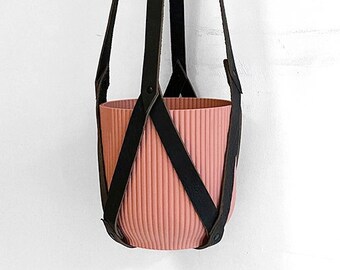 Plant hanger leather, ceiling planter, leather geometric hanging planter, vegetable tanned leather black including pink plastic pot