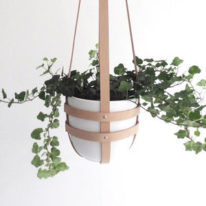 Modern Planter Leather Ceiling Planter Hanging Plant Holder Natural Leather Minimalist Plant Hanger Vegetable Tanned Leather Planter Pot