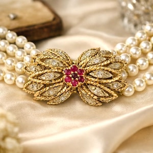 Colar vintage de 4 fios de pérolas cultivadas com fecho de rubi e diamante em ouro amarelo 14K