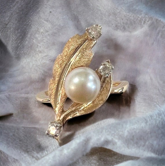 1970s Vintage Cultured Pearl and Diamond Leaf Rin… - image 1