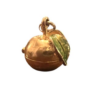 1960s Vintage 3D Adam and Eve Apple Charm Pendant with enamel in 9 karat yellow gold