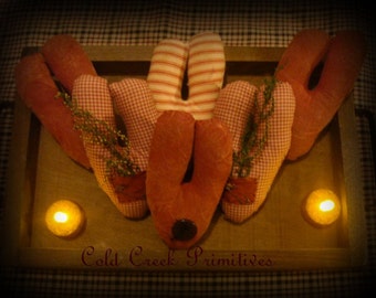 Primitive Valentines Heart Ornies / Bowl Fillers/Tucks Set of 6
