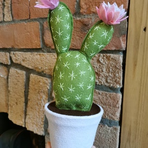 Mini prickly-Pear felt cactus, cute cacti, faux cacti, handmade fabric cactus in a pot, pink flower cactus. Plants you can't kill image 6