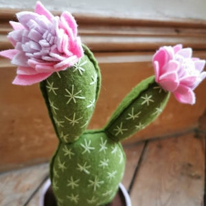 Mini prickly-Pear felt cactus, cute cacti, faux cacti, handmade fabric cactus in a pot, pink flower cactus. Plants you can't kill image 3