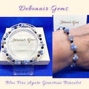 Pulsera envuelta en alambre con piedra preciosa de ágata de fuego azul rellena de plata.