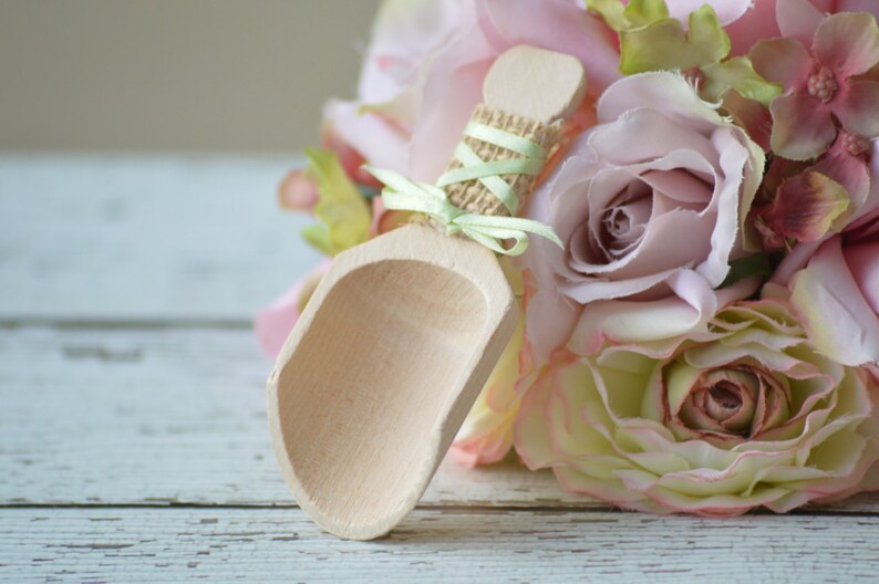 custom colors shabby chic wedding cottage chic wooden candy bar scoops burlap wedding candy scoops