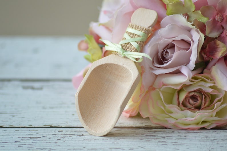 custom colors shabby chic wedding cottage chic wooden candy bar scoops burlap wedding candy scoops