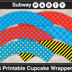 Op de afbeelding: Zes bedrukbare cupcake-verpakkingen met verschillende patronen. De patronen omvatten rode en blauwe sterren, blauwe sterren op een gele achtergrond, blauwe stippen en zwart-gele strepen. De verpakkingen zijn gelabeld met "Subway Party".