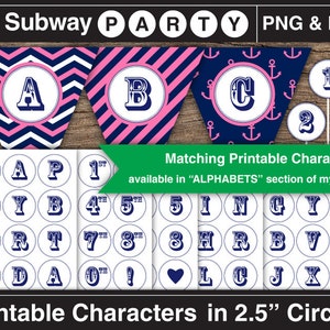 Pu&ograve; includere: Caratteri alfabetici e numerici stampabili in cerchi da 6,35 cm. I caratteri sono in un tema nautico blu navy e bianco. Le lettere sono A, B, C, H, P, Y, I, R, T, D, e i numeri sono 1, 4, 5, 7, 8, 0.