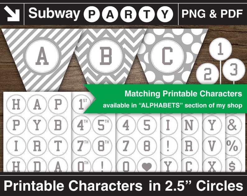 Puede incluir: Personajes imprimibles del alfabeto y n&uacute;meros en c&iacute;rculos de 6,35 cm. Los personajes son blancos con un contorno gris y sobre un fondo blanco. Los personajes incluyen las letras A, B, C, H, I, P, R, T, Y, D y los n&uacute;meros 1, 2, 3, 4, 5, 7, 8, 0. Los personajes tambi&eacute;n est&aacute;n disponibles en un formato de banner con patrones de chevron, lunares y rayas grises y blancos.