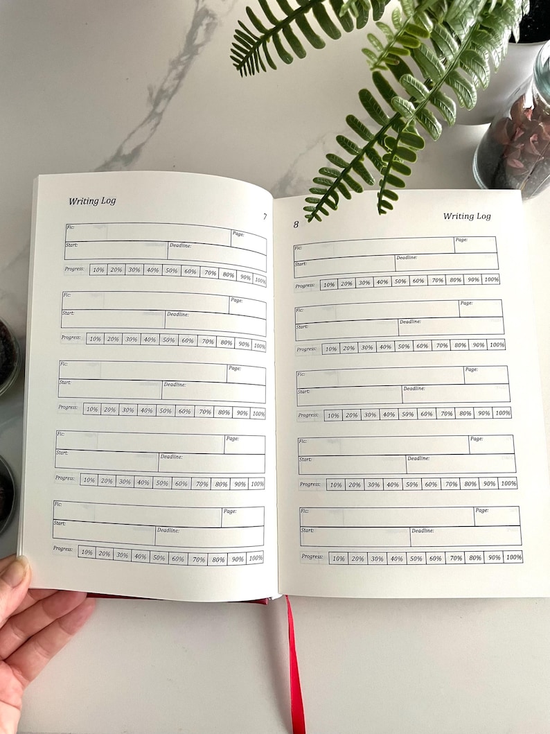 Pode incluir: Um di&aacute;rio de escrita com um design preto e branco. O di&aacute;rio tem se&ccedil;&otilde;es para o nome do projeto, a data de in&iacute;cio, o prazo, o n&uacute;mero da p&aacute;gina e o progresso. A se&ccedil;&atilde;o de progresso tem uma escala de 10% a 100% em incrementos de 10%.