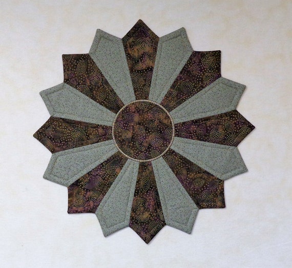 Quilted Table Topper Small 20 Round Image 0