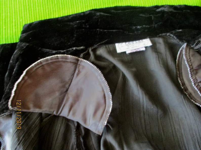 1980s Black Velvet Jacket Size 12