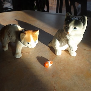 Lot set of 2 Cats figurines miniatures with mouse. Collectible . Excellent condition.  Gift idea