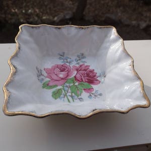 Delightful Lady Alexander Rose Jewelry ring holder small bowl Queen Ann England,trinket ,home decor.Art.Floral Rose design Pillbox.Gift idea