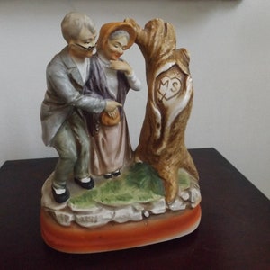 Antique music box , rotating porcelain music box: &quot;Love forever&quot;The music nice .RARE music box.Collectible music box.Gift idea