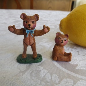 sale Pair Vintage cast iron hand painted bears figurines  .Gift idea. 1 3/4&quot;H and 1 1/8&quot;&quot;H . Signed CV.  Mint  condition