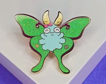 Pin esmaltado de la polilla luna pequeña