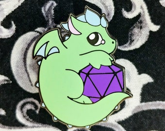 ¡Pin esmaltado de dragón bebé D20!
