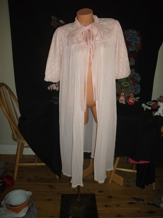Vtg Silky Pink Nighty Dressing Robe Gown Sheer Ny… - image 3