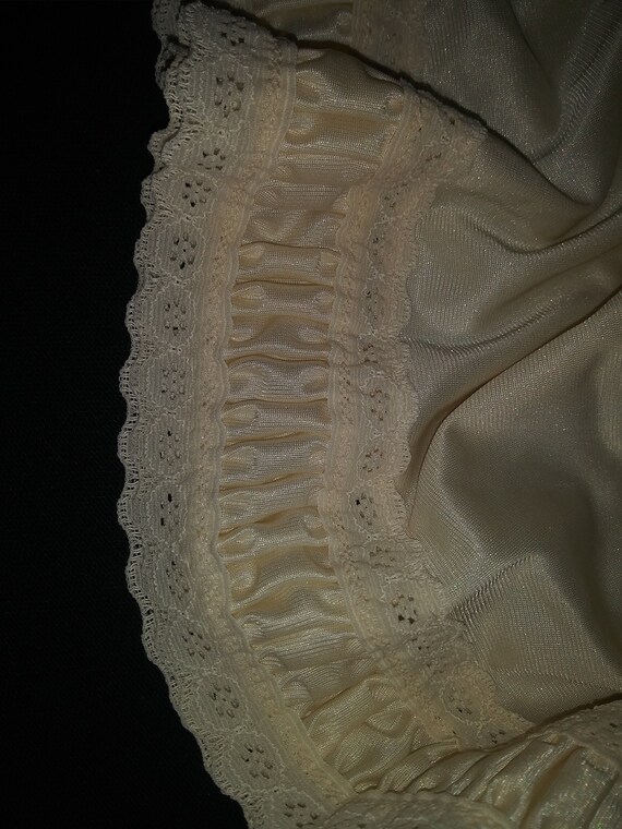 Vtg SilkY nYLON beige eyelet lace Half Slip Dress Sli… Gem