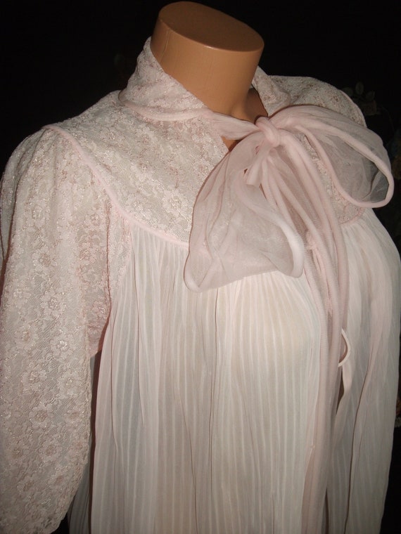 Vtg Silky Pink Nighty Dressing Robe Gown Sheer Ny… - image 2